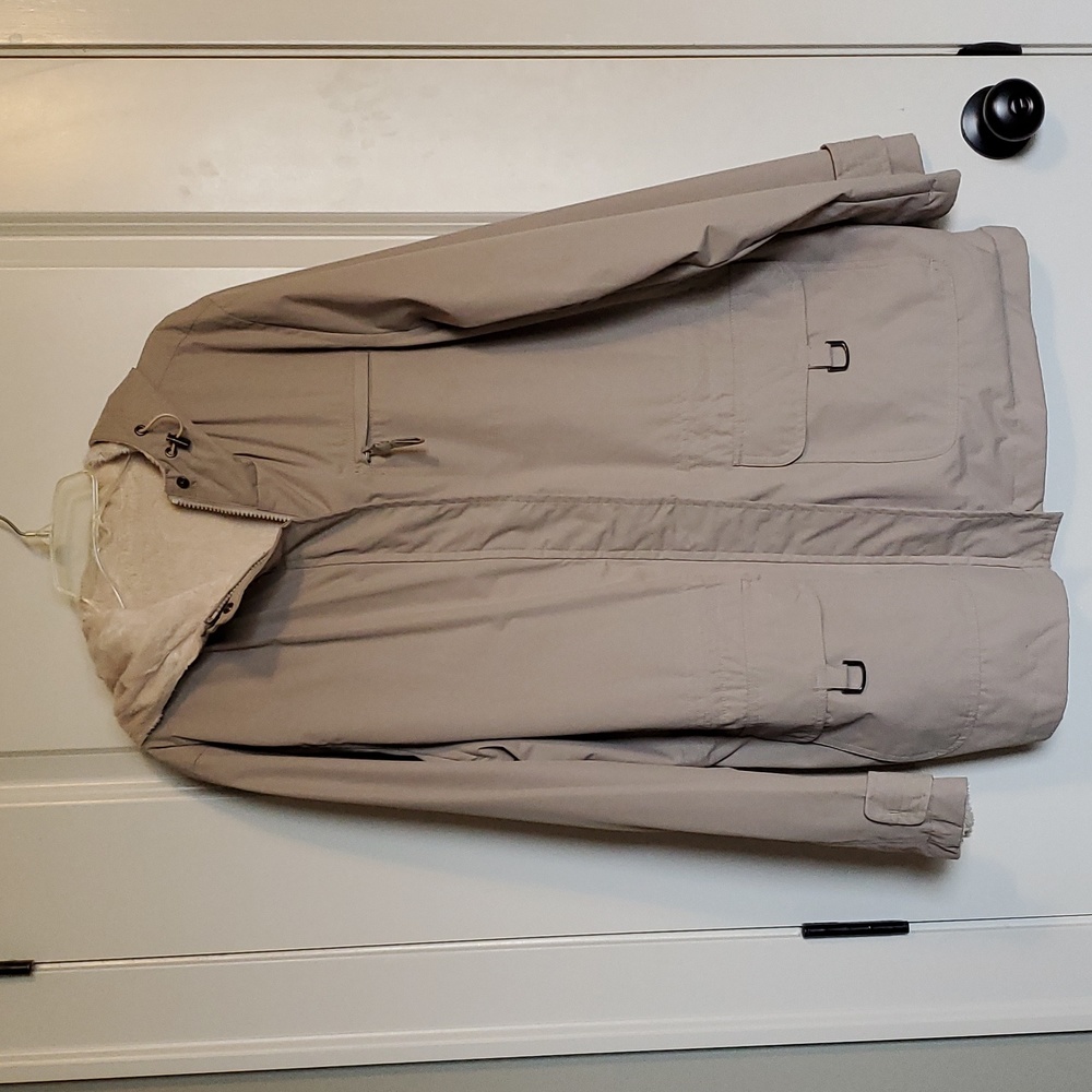 š§ Water Resistant Jacket - Picture 2 of 6